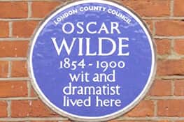 blue-plaque-on-the-house-where-oscar-wilde-lived-in-london