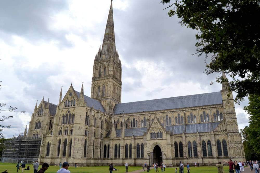 exterior-view-of-sailsbury-cathedral (1)