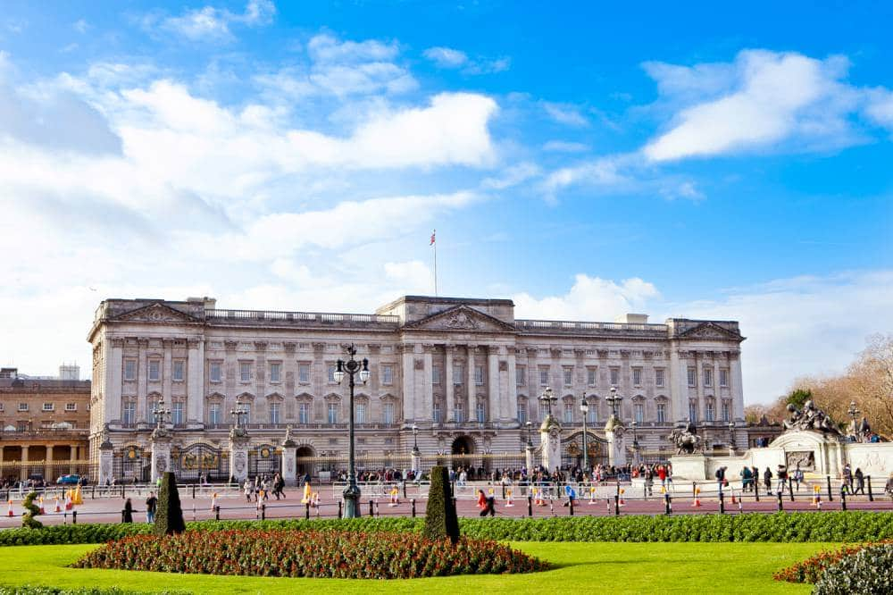 sights-at-buckingham-palace-london (1)