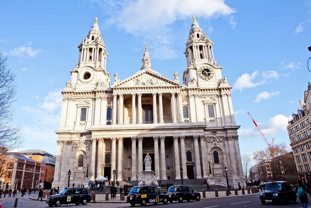 sights-at-st-pauls-cathedral-london-(18)