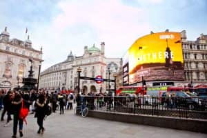 people-at-Piccadilly-Circus