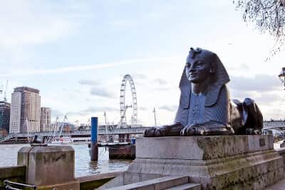 monuments-along-the-river-thames-london